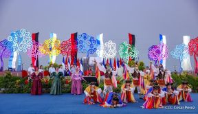 Acto en celebración acto de la entrega de buses de China a transportistas de Managua
