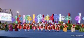 Acto en celebración acto de la entrega de buses de China a transportistas de Managua