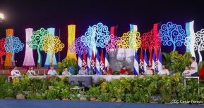 Acto en celebración acto de la entrega de buses de China a transportistas de Managua