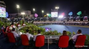 Acto en celebración acto de la entrega de buses de China a transportistas de Managua