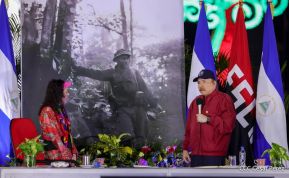 Acto en celebración acto de la entrega de buses de China a transportistas de Managua