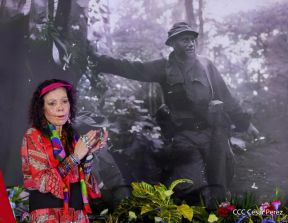 Acto en celebración acto de la entrega de buses de China a transportistas de Managua