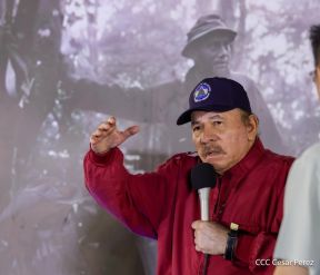 Acto en celebración acto de la entrega de buses de China a transportistas de Managua