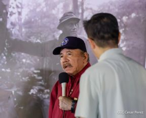 Acto en celebración acto de la entrega de buses de China a transportistas de Managua
