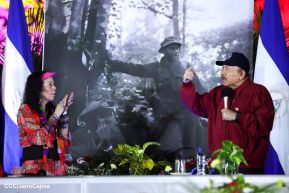 Acto en celebración acto de la entrega de buses de China a transportistas de Managua