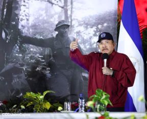 Acto en celebración acto de la entrega de buses de China a transportistas de Managua
