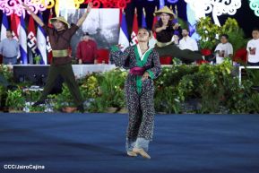 Acto en celebración acto de la entrega de buses de China a transportistas de Managua