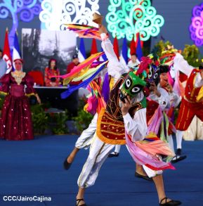 Acto en celebración acto de la entrega de buses de China a transportistas de Managua