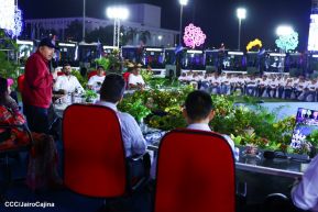 Acto en celebración acto de la entrega de buses de China a transportistas de Managua