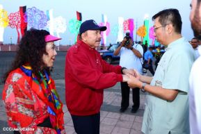Acto en celebración acto de la entrega de buses de China a transportistas de Managua