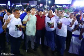 Acto en celebración acto de la entrega de buses de China a transportistas de Managua