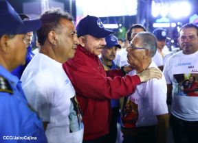 Acto en celebración acto de la entrega de buses de China a transportistas de Managua