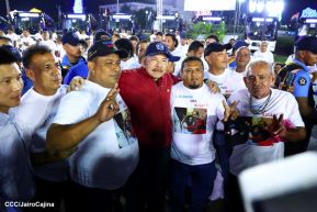 Acto en celebración acto de la entrega de buses de China a transportistas de Managua