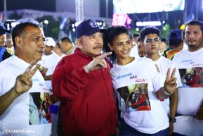 Acto en celebración acto de la entrega de buses de China a transportistas de Managua