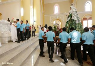 Granadinos se desbordan para recibir al Cardenal Brenes