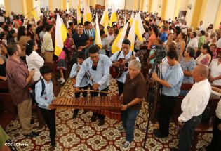 Granadinos se desbordan para recibir al Cardenal Brenes