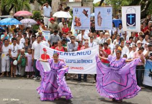 Granadinos se desbordan para recibir al Cardenal Brenes