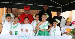 Granadinos se desbordan para recibir al Cardenal Brenes