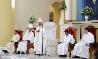 Granadinos se desbordan para recibir al Cardenal Brenes