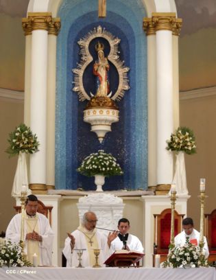 Granadinos se desbordan para recibir al Cardenal Brenes