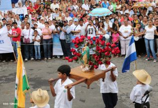 Granadinos se desbordan para recibir al Cardenal Brenes
