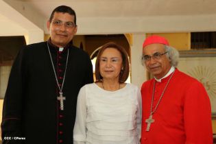 Granadinos se desbordan para recibir al Cardenal Brenes