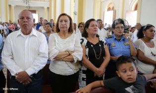 Granadinos se desbordan para recibir al Cardenal Brenes