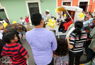 Granadinos se desbordan para recibir al Cardenal Brenes