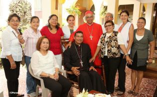 Granadinos se desbordan para recibir al Cardenal Brenes