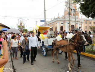 Granadinos se desbordan para recibir al Cardenal Brenes