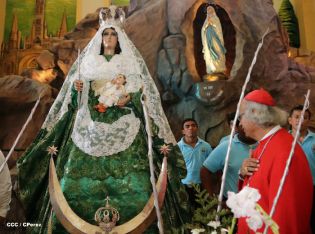 Granadinos se desbordan para recibir al Cardenal Brenes
