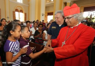 Granadinos se desbordan para recibir al Cardenal Brenes