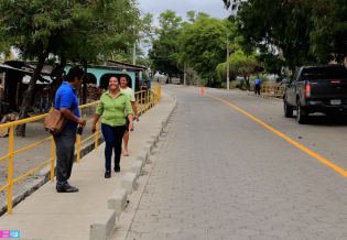 Inauguran carretera adoquinada en Malacatoya