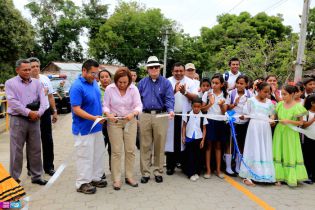 Inauguran carretera adoquinada en Malacatoya