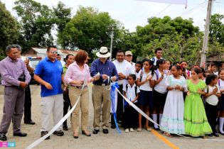 Inauguran carretera adoquinada en Malacatoya