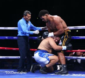 Velada de Boxeo Regreso a Casa en el Polideportivo Alexis Arguello