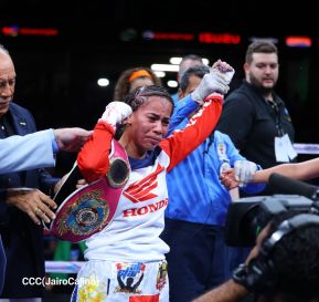 Velada de Boxeo Regreso a Casa en el Polideportivo Alexis Arguello