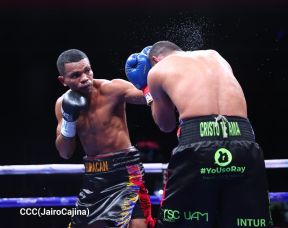 Velada de Boxeo Regreso a Casa en el Polideportivo Alexis Arguello