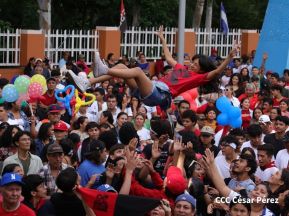 Mega Concierto en la Avenida de Bolívar a Chávez en saludo al 45/19