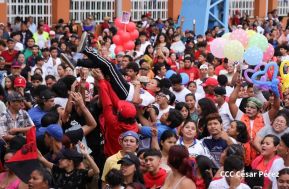 Mega Concierto en la Avenida de Bolívar a Chávez en saludo al 45/19