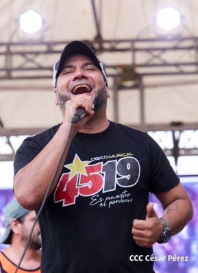 Mega Concierto en la Avenida de Bolívar a Chávez en saludo al 45/19