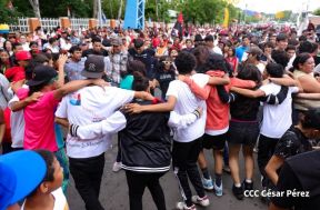 Mega Concierto en la Avenida de Bolívar a Chávez en saludo al 45/19