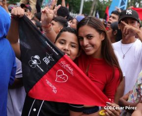 Mega Concierto en la Avenida de Bolívar a Chávez en saludo al 45/19