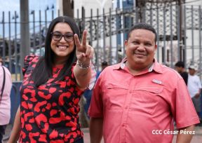 Mega Concierto en la Avenida de Bolívar a Chávez en saludo al 45/19