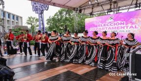 Mega Concierto en la Avenida de Bolívar a Chávez en saludo al 45/19