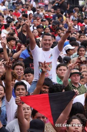 Mega Concierto en la Avenida de Bolívar a Chávez en saludo al 45/19