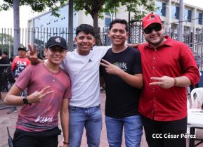 Mega Concierto en la Avenida de Bolívar a Chávez en saludo al 45/19