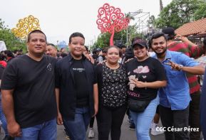 Mega Concierto en la Avenida de Bolívar a Chávez en saludo al 45/19