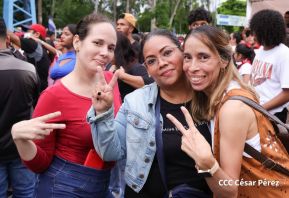 Mega Concierto en la Avenida de Bolívar a Chávez en saludo al 45/19