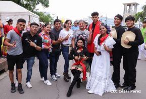 Mega Concierto en la Avenida de Bolívar a Chávez en saludo al 45/19